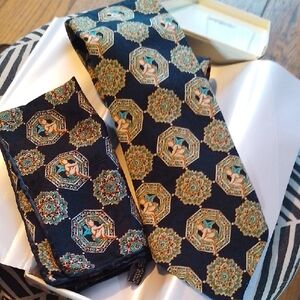 Luxury Geometric Patterned Tie and Pocket Square Set